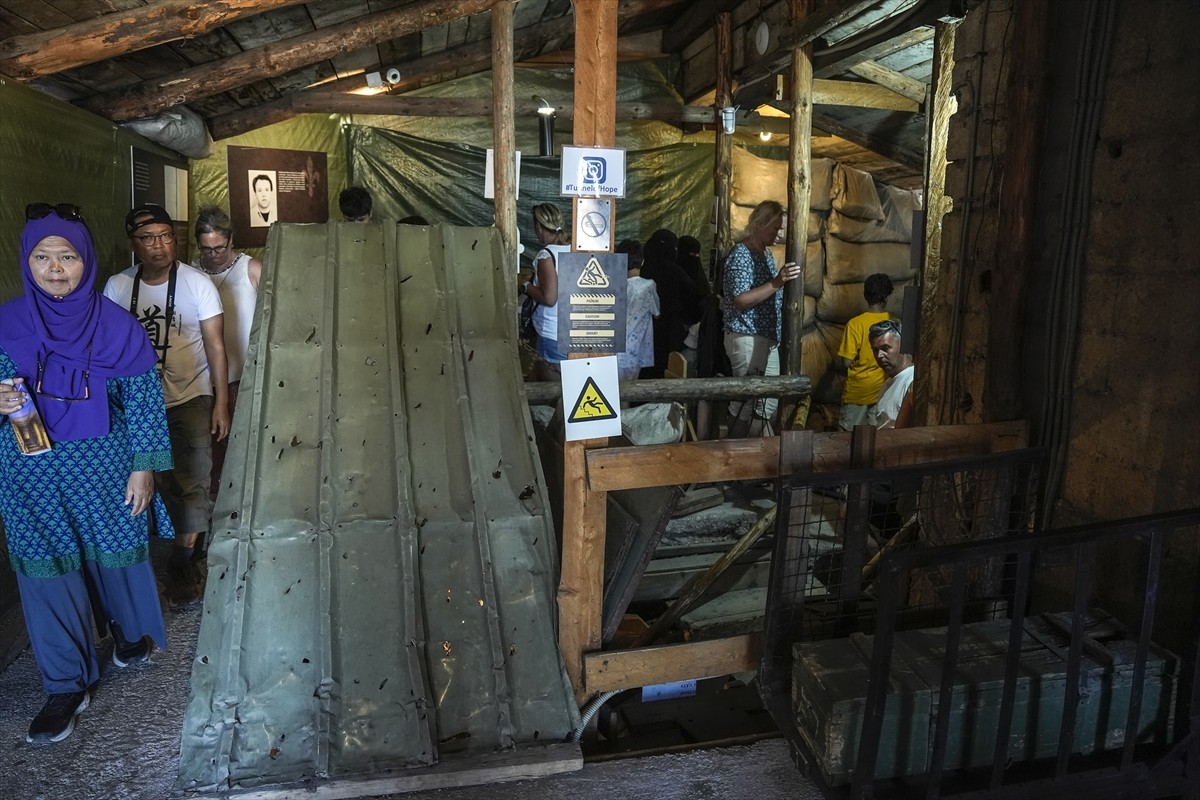 Bosna Hersek'te 1992-1995'teki savaşta kuşatma altında tutulan başkent Saraybosna'nın "dünyaya...