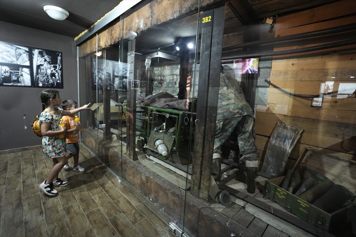 Bosna Hersek'te 1992-1995'teki savaşta kuşatma altında tutulan başkent Saraybosna'nın "dünyaya...