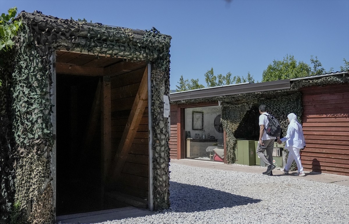 Bosna Hersek'te 1992-1995'teki savaşta kuşatma altında tutulan başkent Saraybosna'nın "dünyaya...