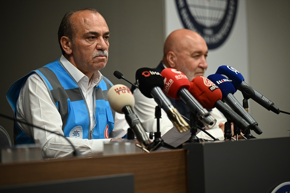 Büro Memur-Sen Genel Başkanı Yusuf Yazgan, Büro Memur-Sen Genel Merkezi'nde düzenlediği basın...