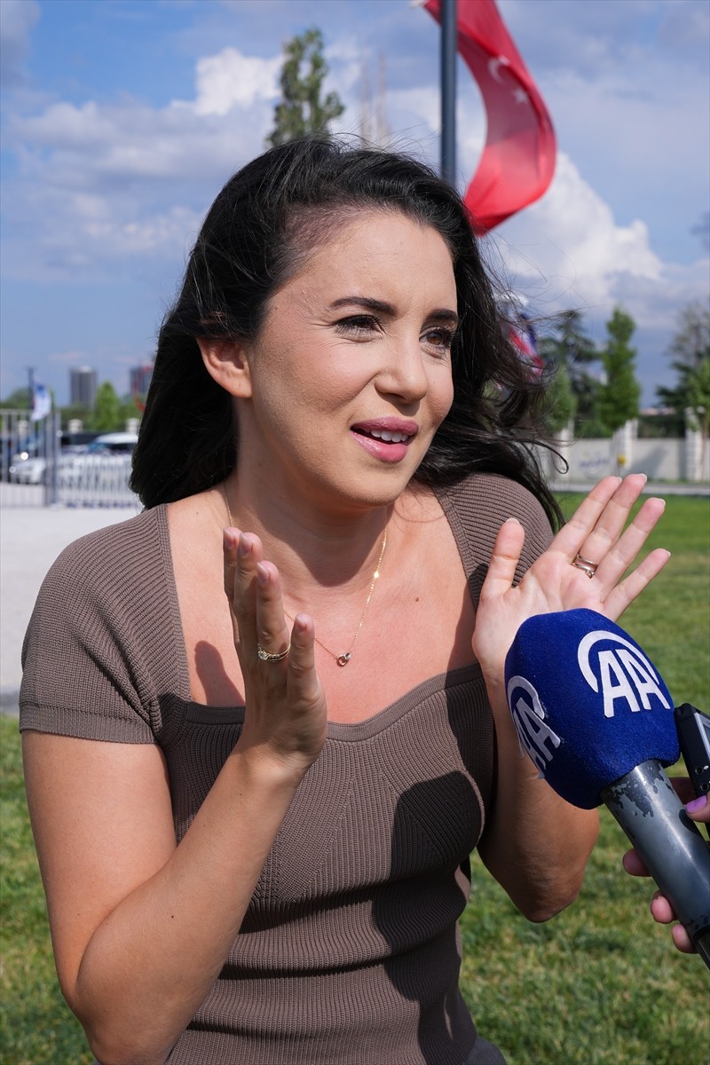 Caz, blues, pop, funk ve elektronik müziği modern tınılarla buluşturan piyanist, besteci, söz...