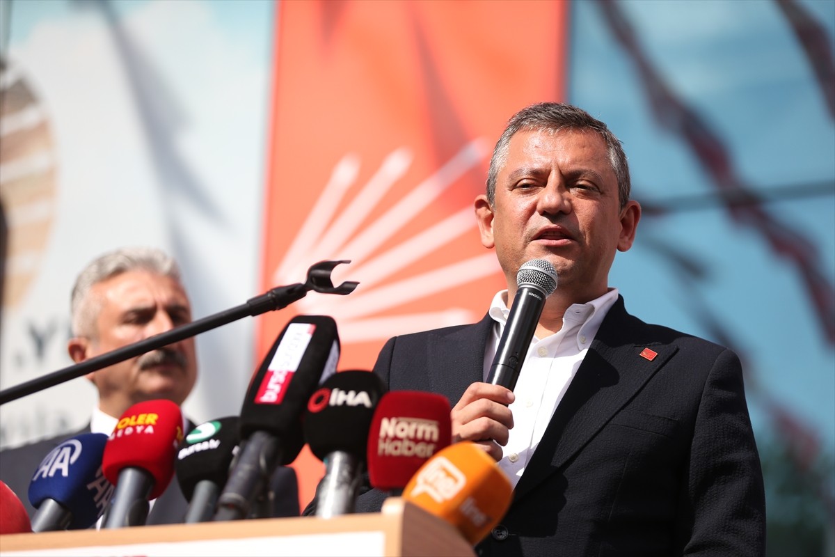 CHP Genel Başkanı Özgür Özel, Bursa'da Osmangazi Belediyesine ziyarette bulundu.