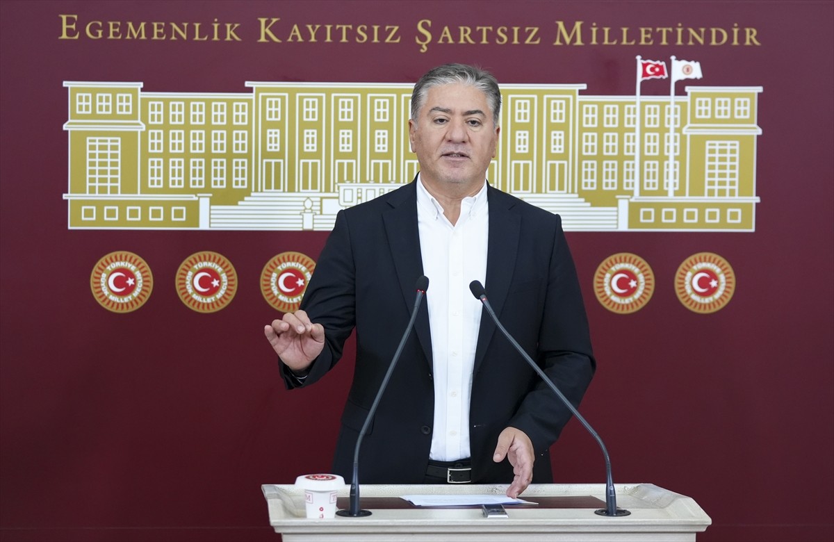 CHP Grup Başkanvekili Murat Emir, Meclis'te basın toplantısı düzenledi. 