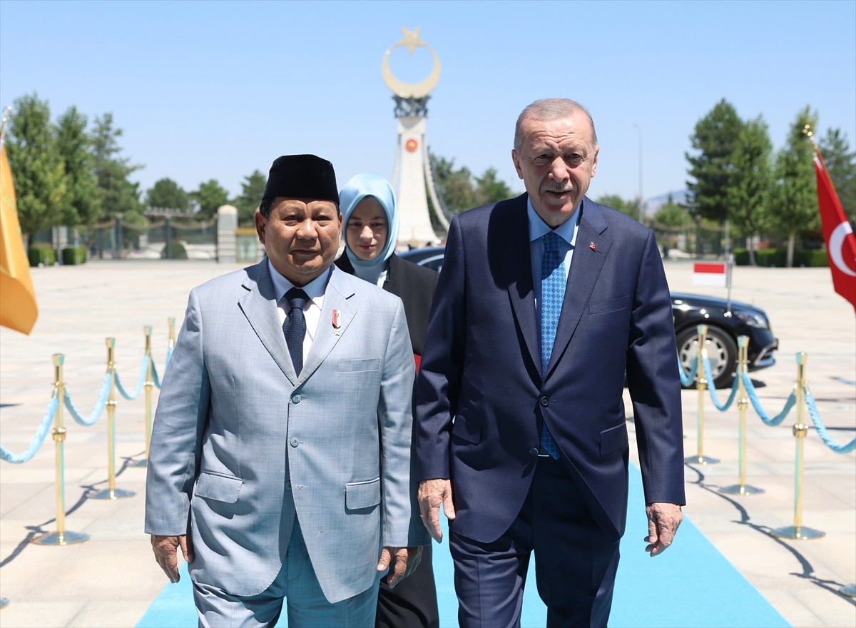 Cumhurbaşkanı Recep Tayyip Erdoğan (sağda), Cumhurbaşkanlığı Külliyesi'nde, Endonezya...