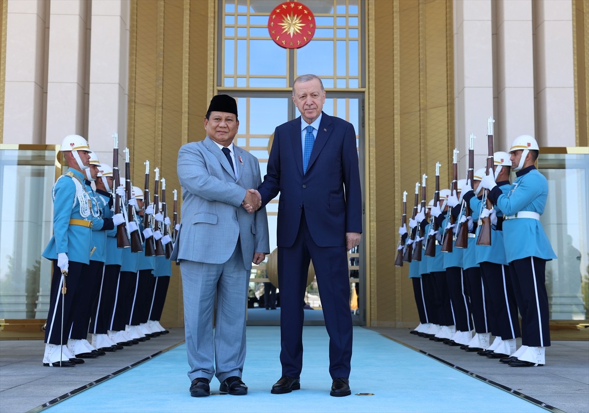 Cumhurbaşkanı Recep Tayyip Erdoğan (sağda), Cumhurbaşkanlığı Külliyesi'nde, Endonezya...