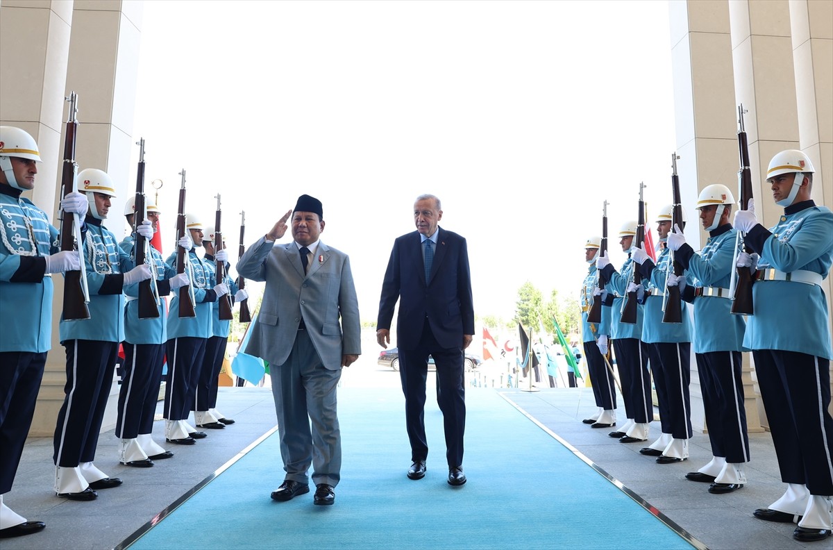 Cumhurbaşkanı Recep Tayyip Erdoğan (sağda), Cumhurbaşkanlığı Külliyesi'nde, Endonezya...