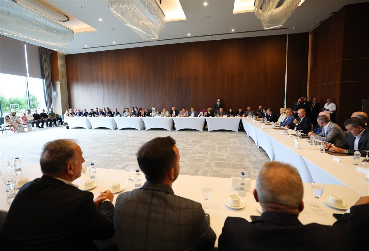 Cumhurbaşkanı ve AK Parti Genel Başkanı Recep Tayyip Erdoğan, partisinin Rize İl Teşkilatı...