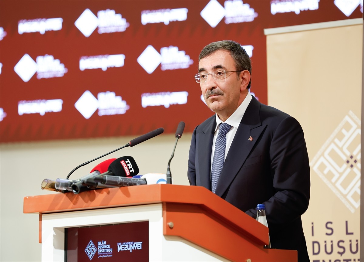 Cumhurbaşkanı Yardımcısı Cevdet Yılmaz, Gazi Üniversitesi Rektörlüğü'nde düzenlenen "Müslümanca...