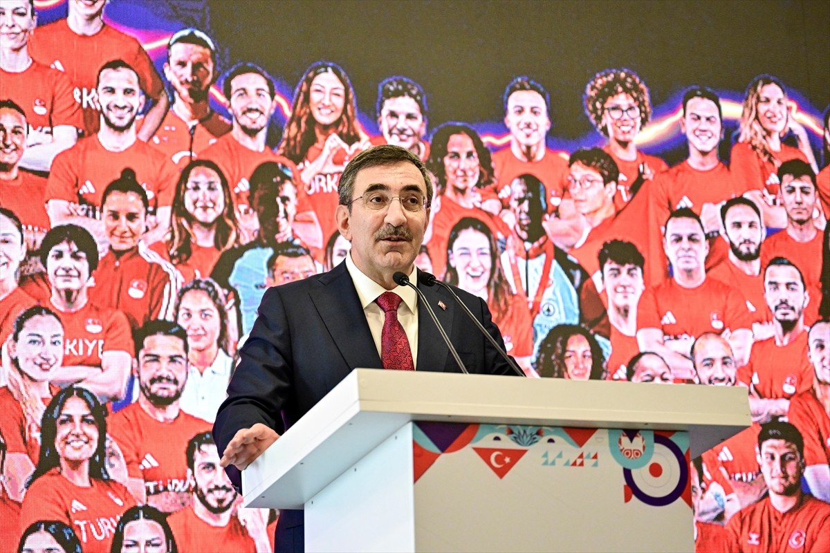 Cumhurbaşkanı Yardımcısı Cevdet Yılmaz, İstanbul Havalimanı VIP Salonu'nda gerçekleştirilen Paris...