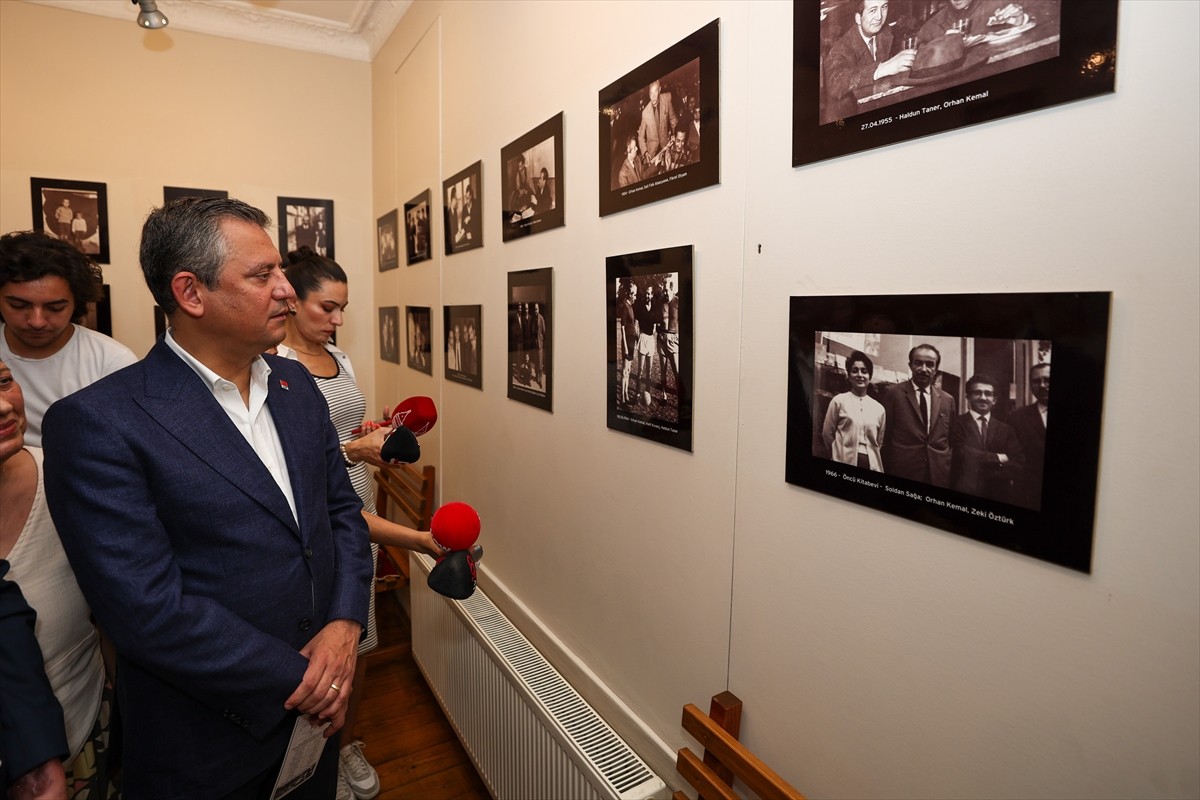 Cumhuriyet Halk Partisi (CHP) Genel Başkanı Özgür Özel, Beyoğlu'nda Orhan Kemal Müzesi'ni gezip...