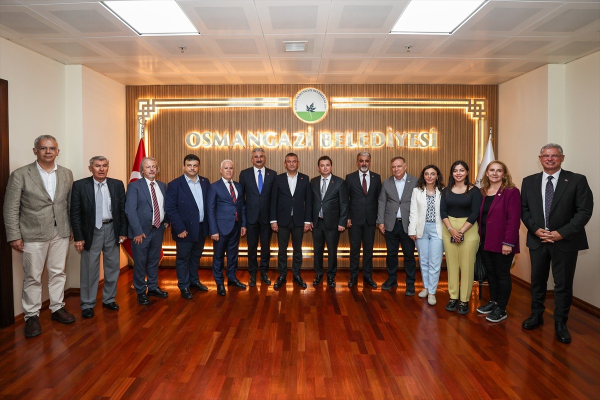Cumhuriyet Halk Partisi (CHP) Genel Başkanı Özgür Özel, partisinin Osmangazi İlçe Başkanlığını...