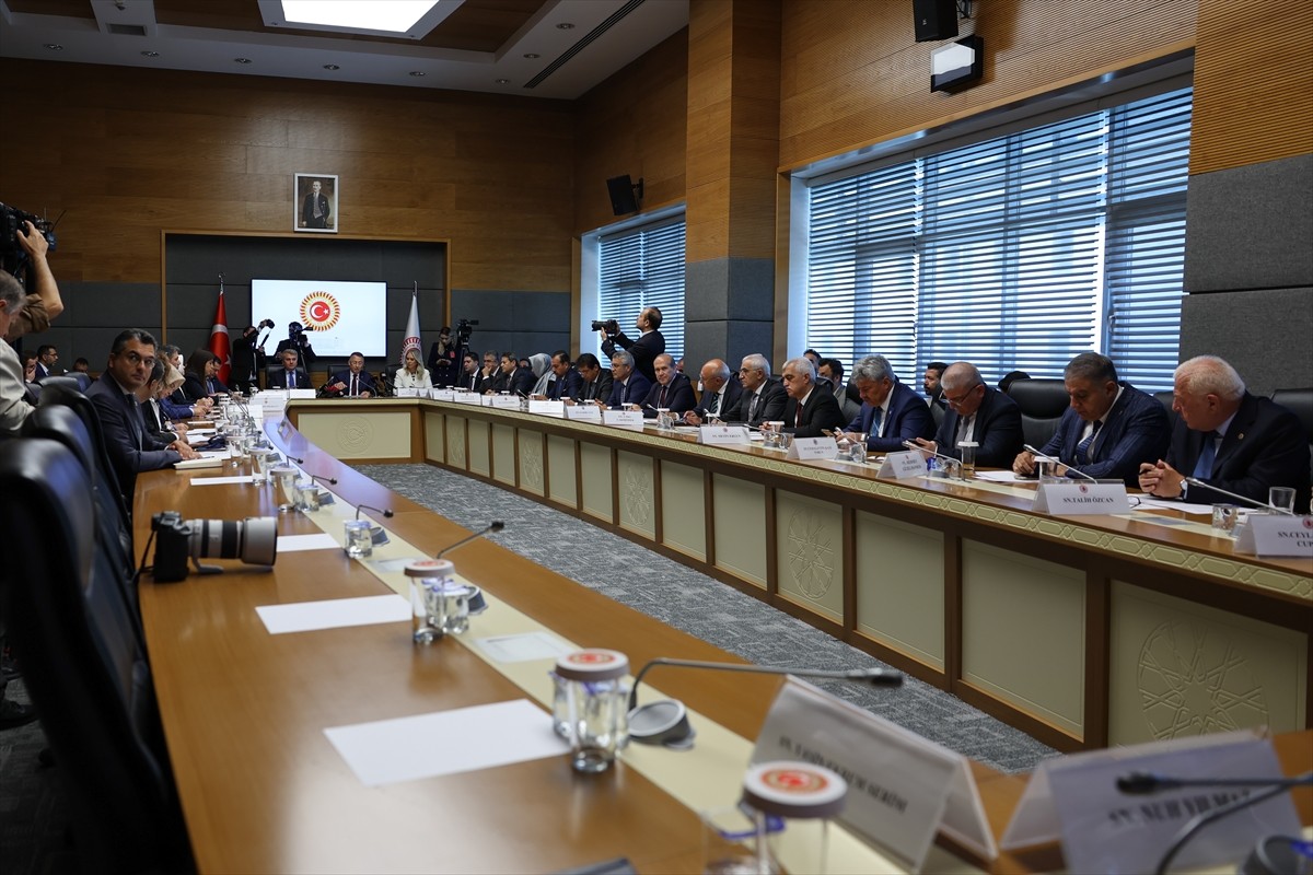 Dışişleri Bakanı Hakan Fidan, TBMM Dışişleri Komisyonu Başkanı Fuat Oktay başkanlığında toplanan...