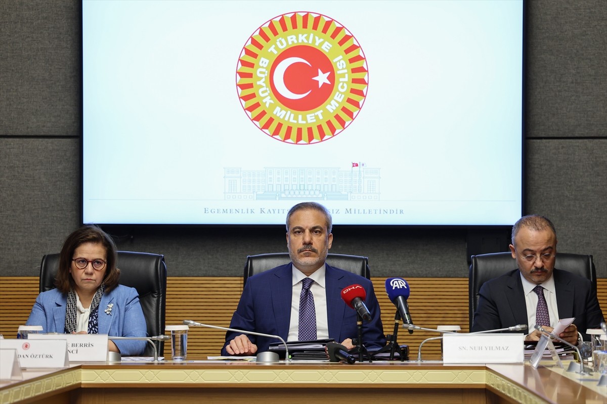 Dışişleri Bakanı Hakan Fidan, TBMM Dışişleri Komisyonu Başkanı Fuat Oktay başkanlığında toplanan...