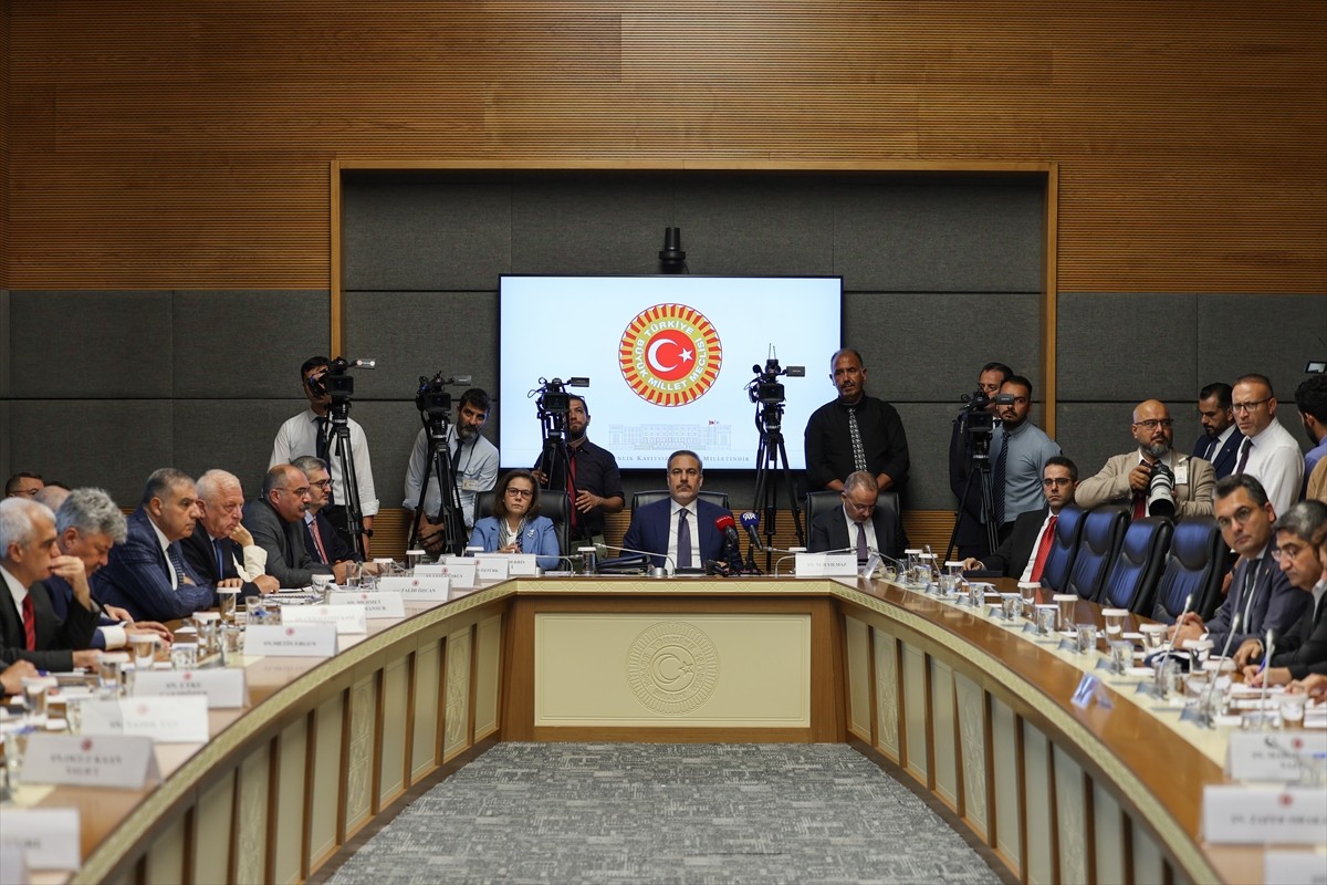 Dışişleri Bakanı Hakan Fidan, TBMM Dışişleri Komisyonu Başkanı Fuat Oktay başkanlığında toplanan...