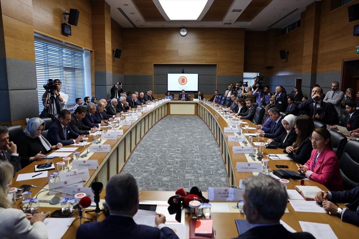 Dışişleri Bakanı Hakan Fidan, TBMM Dışişleri Komisyonu Başkanı Fuat Oktay başkanlığında toplanan...