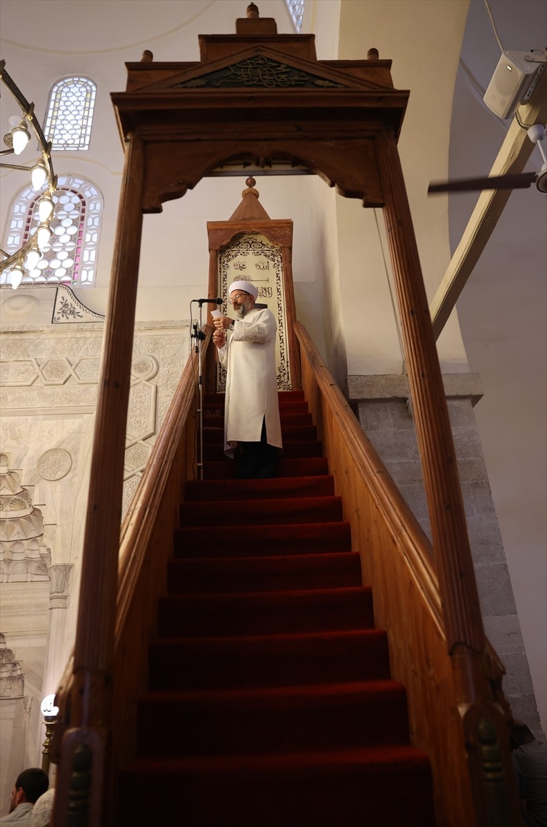 Diyanet İşleri Başkanı Ali Erbaş, Sinop Alaaddin Camisi'nde "cennet vesilemiz, aile büyüklerimiz"...