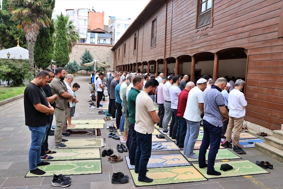 Diyanet İşleri Başkanı Ali Erbaş, Sinop Alaaddin Camisi'nde "cennet vesilemiz, aile büyüklerimiz"...