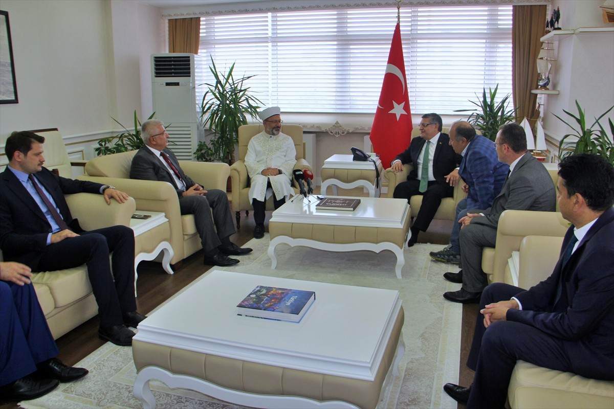 Diyanet İşleri Başkanı Ali Erbaş (sol 5), Sinop Üniversitesi Kampüs Cami temel atma törenine...