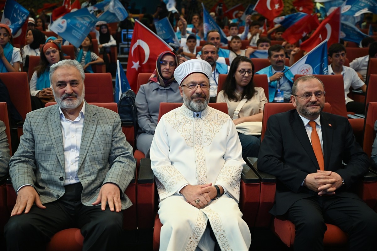 Diyanet İşleri Başkanlığı ile Türkiye Diyanet Vakfı (TDV) işbirliğinde düzenlenen "Yazımda...