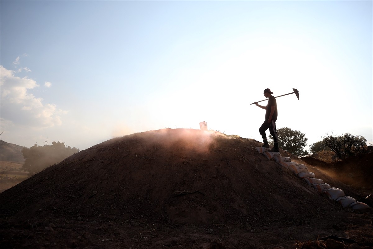 Diyarbakır ve Mardin'den Kayseri'nin Yahyalı ilçesine gelen işçiler, ekmek paralarını evlerinden...