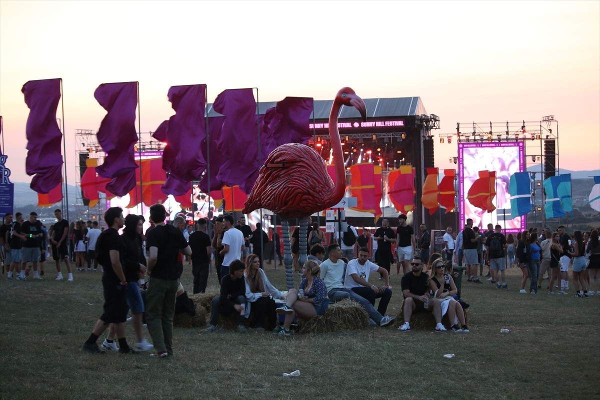 Dünyaca ünlü Kosova asıllı İngiliz şarkıcı Dua Lipa ve babası tarafından Kosova’nın başkenti...