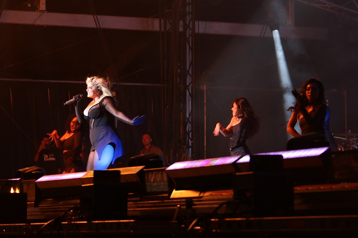 Dünyaca ünlü Kosova asıllı İngiliz şarkıcı Dua Lipa ve babası tarafından Kosova’nın başkenti...