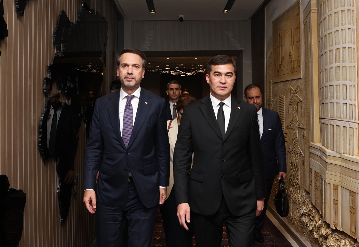 Enerji ve Tabii Kaynaklar Bakanı Alparslan Bayraktar (sağda), 2 günlük Türkmenistan ziyareti...