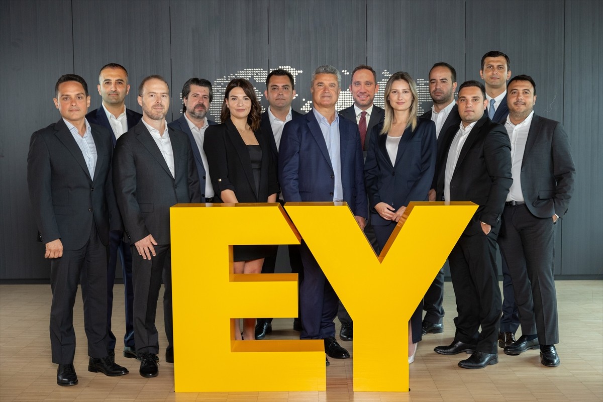 Ernst & Young'ın (EY) Türkiye'nin liderlik ekibine atanan ve yeni katılan şirket ortaklarıyla...