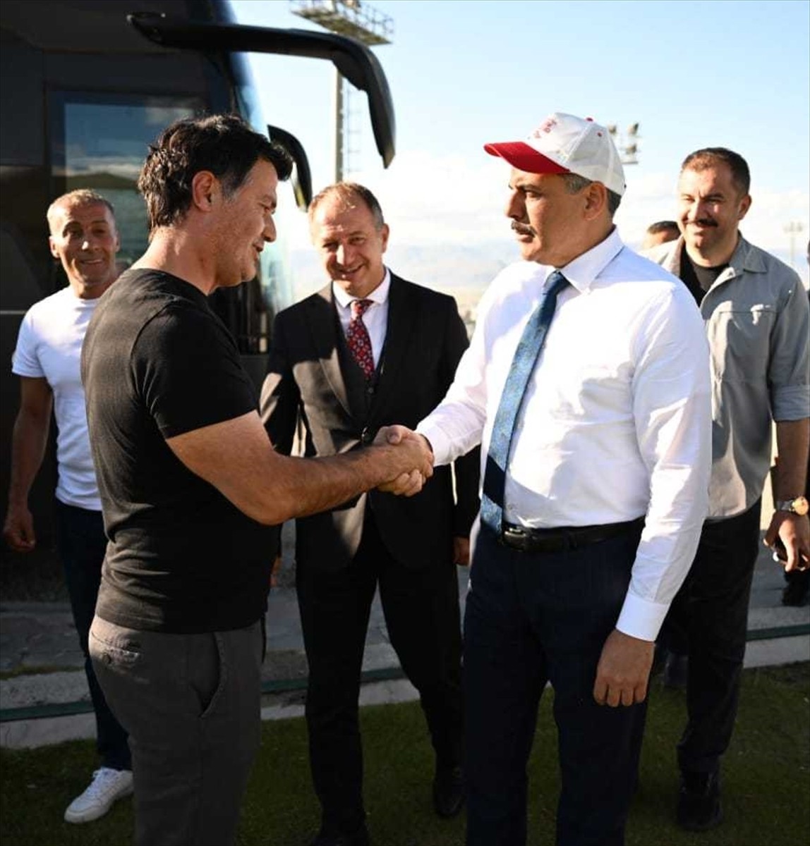 Erzurum'da Palandöken Dağı eteklerindeki Yüksek İrtifa Kamp Merkezi, yeni sezona hazırlanan yurt...