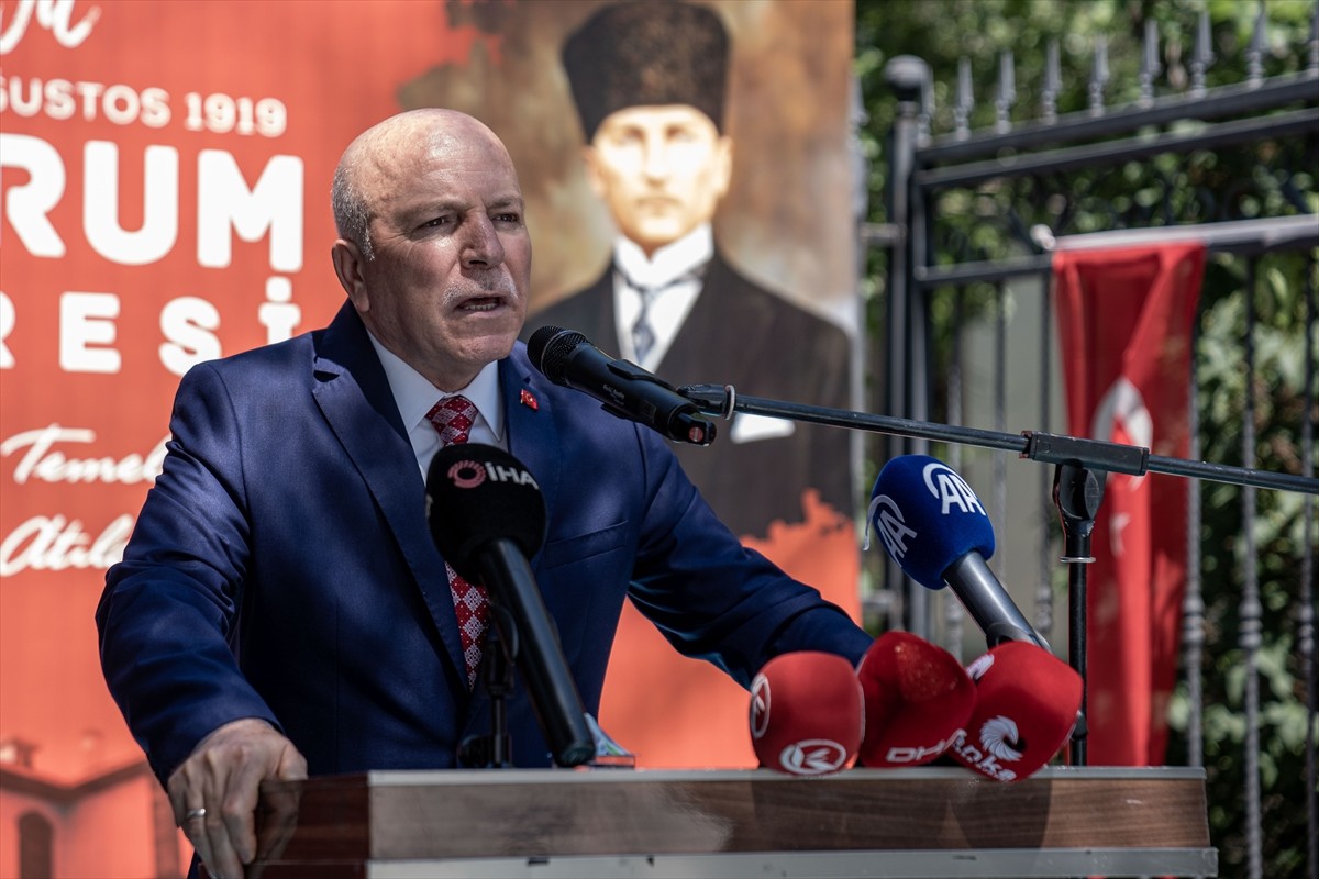 Erzurum Kongresi'nin 105. yıl dönümü dolayısıyla Havuzbaşı Kent Meydanı'nda kutlama töreni...