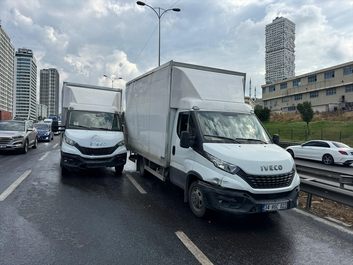 Esenyurt'ta çok sayıda aracın karıştığı zincirleme trafik kazası nedeniyle ilk belirlemelere göre...