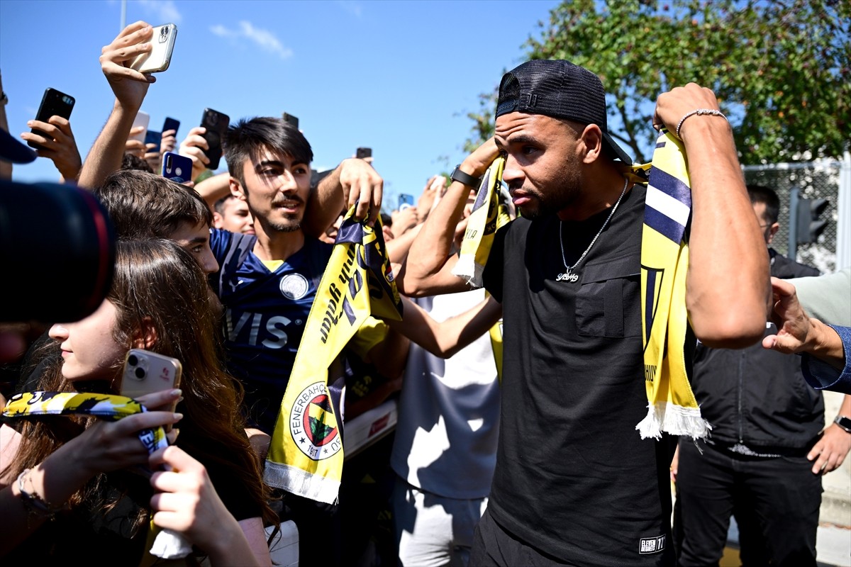Fenerbahçe'nin transfer görüşmelerine başlandığını duyurduğu Faslı futbolcu Youssef En-Nesyri...