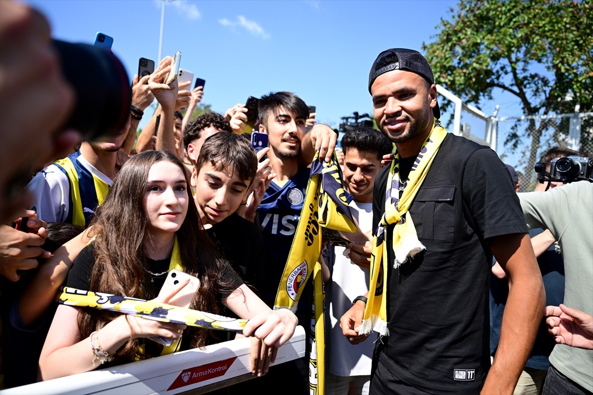 Fenerbahçe'nin transfer görüşmelerine başlandığını duyurduğu Faslı futbolcu Youssef En-Nesyri...