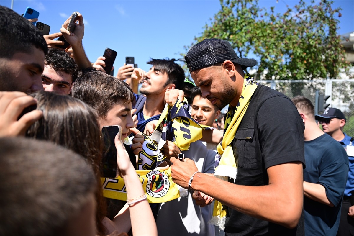 Fenerbahçe'nin transfer görüşmelerine başlandığını duyurduğu Faslı futbolcu Youssef En-Nesyri...