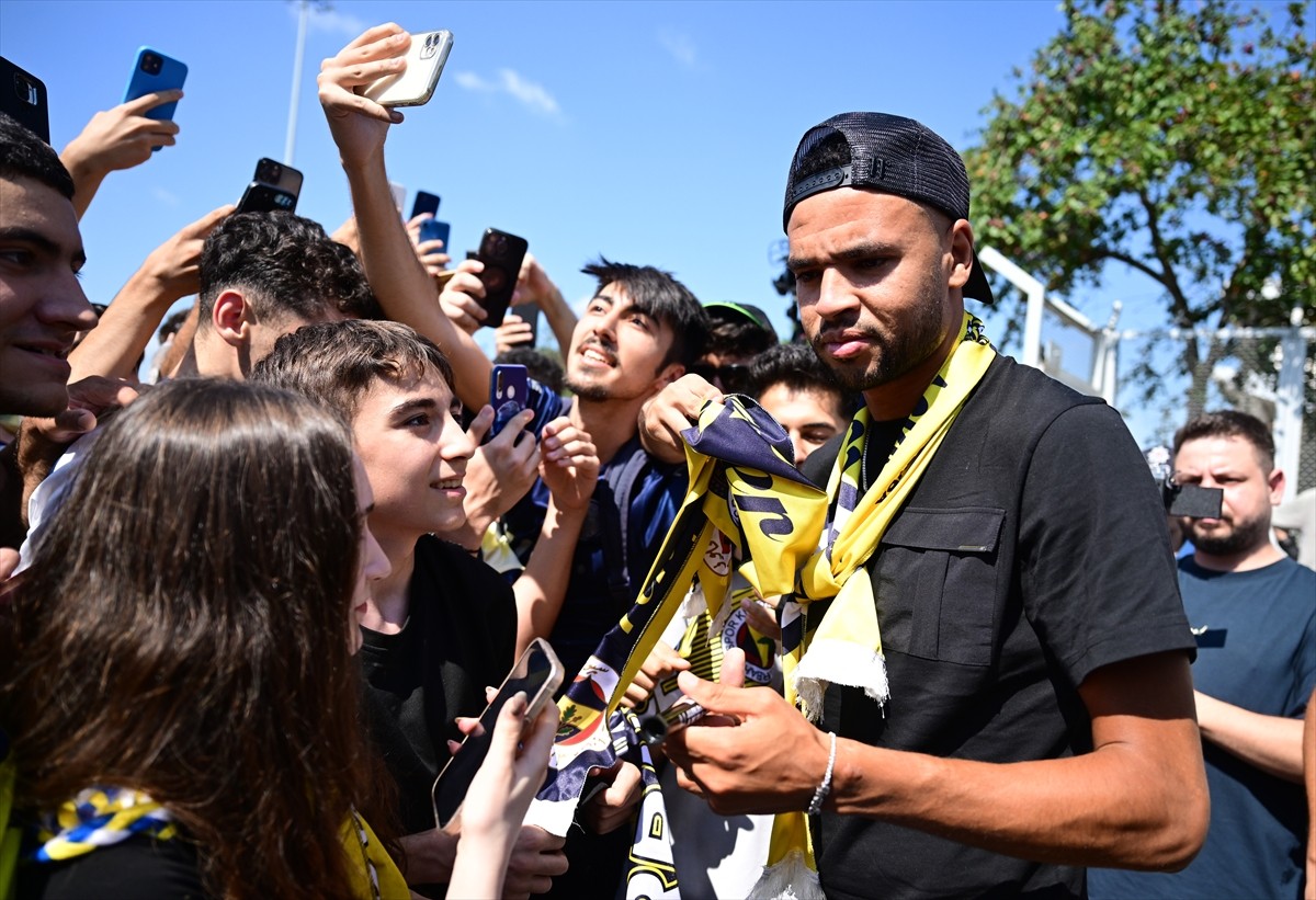 Fenerbahçe'nin transfer görüşmelerine başlandığını duyurduğu Faslı futbolcu Youssef En-Nesyri...