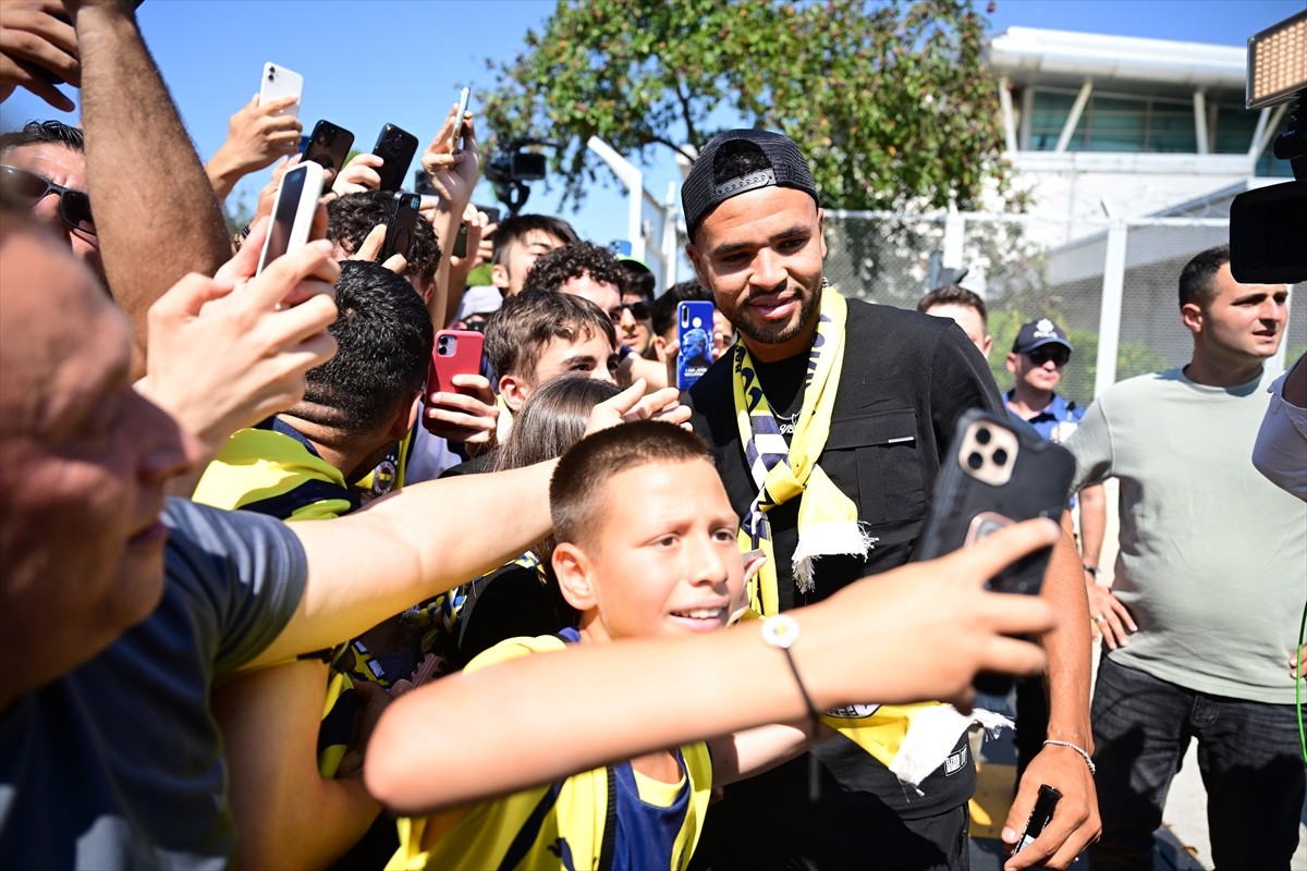 Fenerbahçe'nin transfer görüşmelerine başlandığını duyurduğu Faslı futbolcu Youssef En-Nesyri...