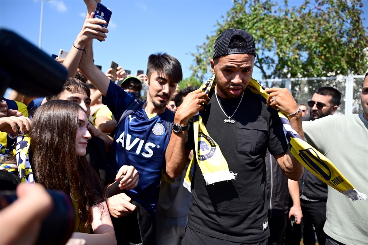 Fenerbahçe'nin transfer görüşmelerine başlandığını duyurduğu Faslı futbolcu Youssef En-Nesyri...