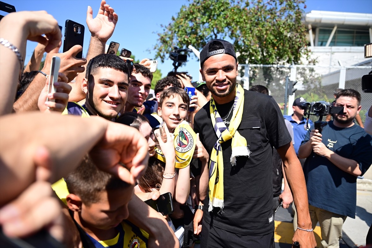 Fenerbahçe'nin transfer görüşmelerine başlandığını duyurduğu Faslı futbolcu Youssef En-Nesyri...