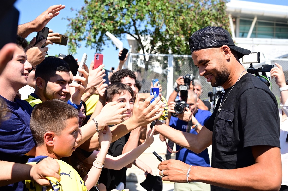 Fenerbahçe'nin transfer görüşmelerine başlandığını duyurduğu Faslı futbolcu Youssef En-Nesyri...