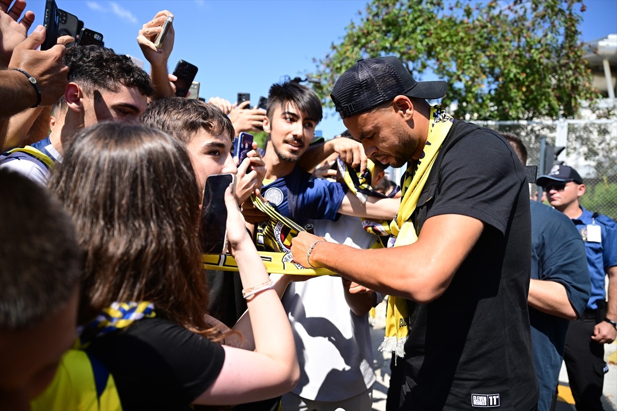 Fenerbahçe'nin transfer görüşmelerine başlandığını duyurduğu Faslı futbolcu Youssef En-Nesyri...