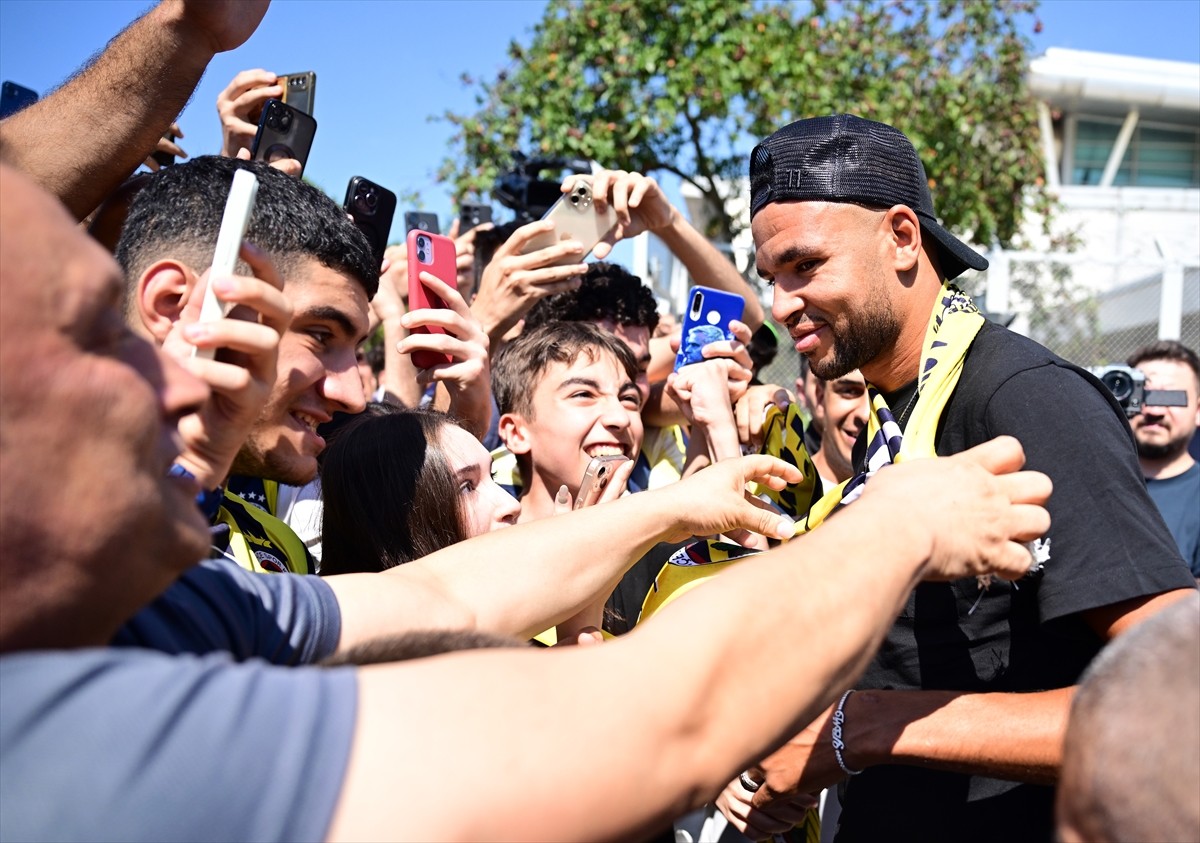 Fenerbahçe'nin transfer görüşmelerine başlandığını duyurduğu Faslı futbolcu Youssef En-Nesyri...