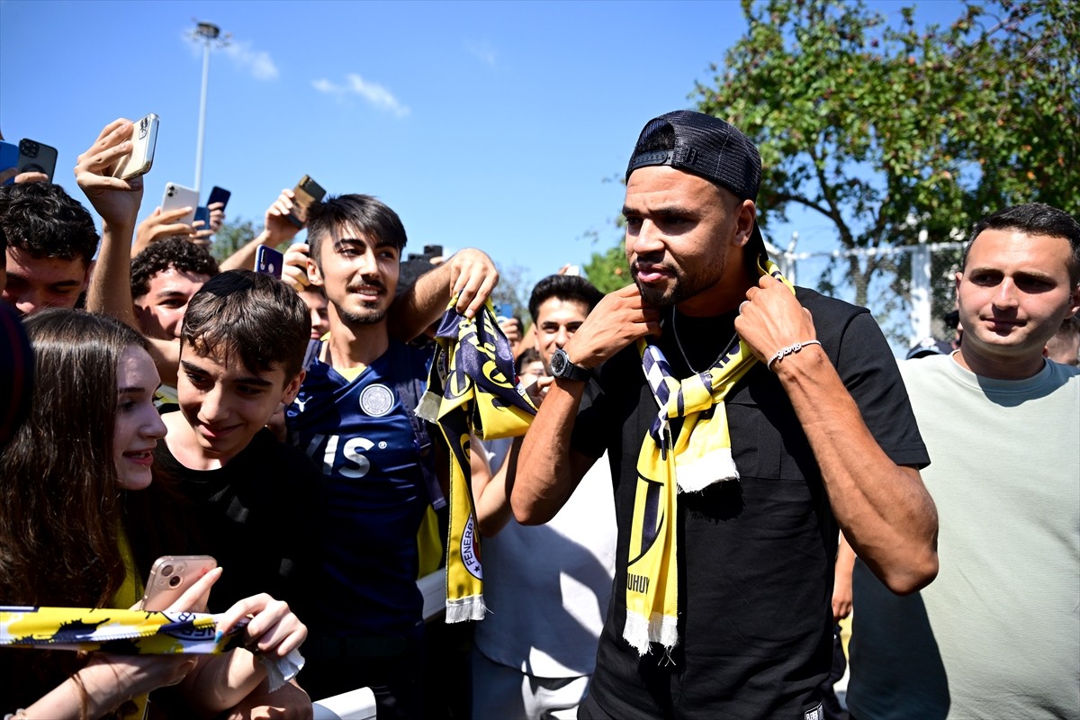 Fenerbahçe'nin transfer görüşmelerine başlandığını duyurduğu Faslı futbolcu Youssef En-Nesyri...