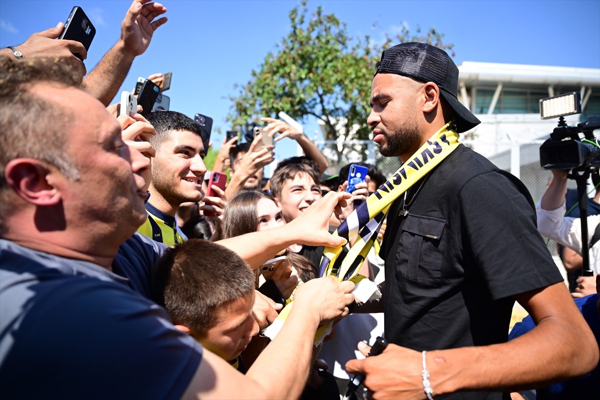 Fenerbahçe'nin transfer görüşmelerine başlandığını duyurduğu Faslı futbolcu Youssef En-Nesyri...