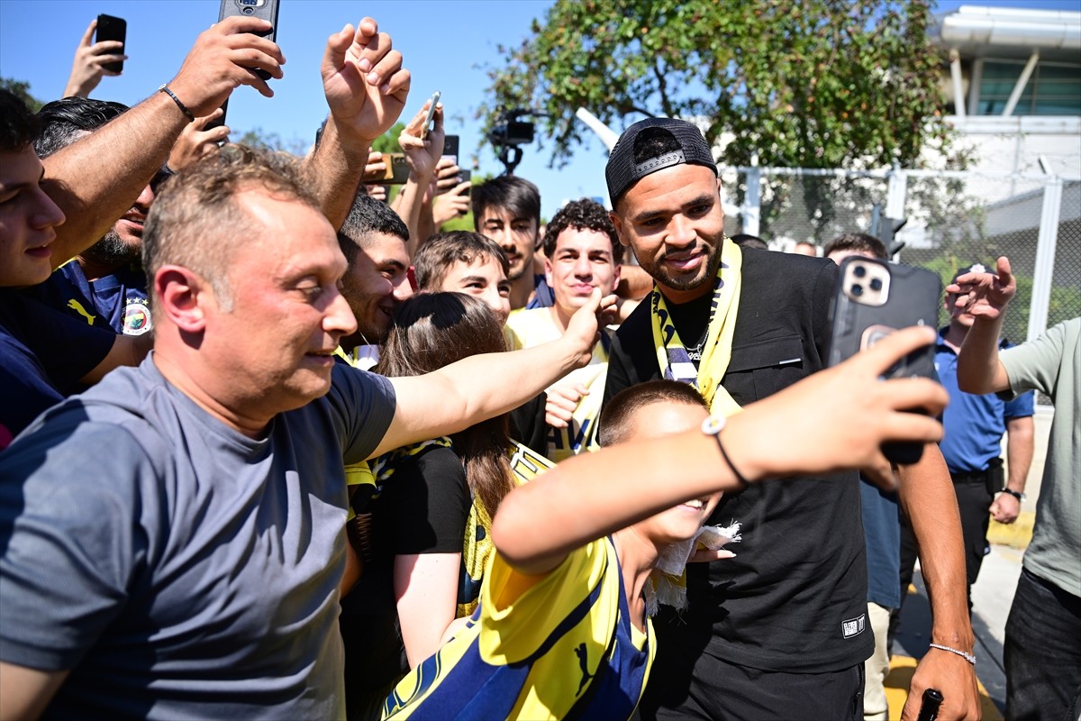 Fenerbahçe'nin transfer görüşmelerine başlandığını duyurduğu Faslı futbolcu Youssef En-Nesyri...