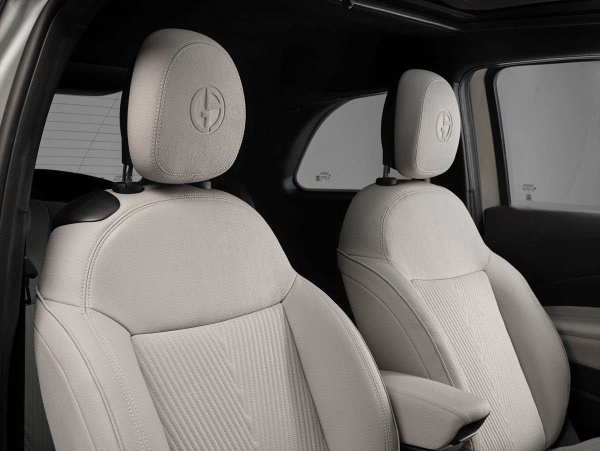 Fiat ve Giorgio Armani, "FIAT 500e Giorgio Armani" adlı özel otomobil serisi için işbirliği...