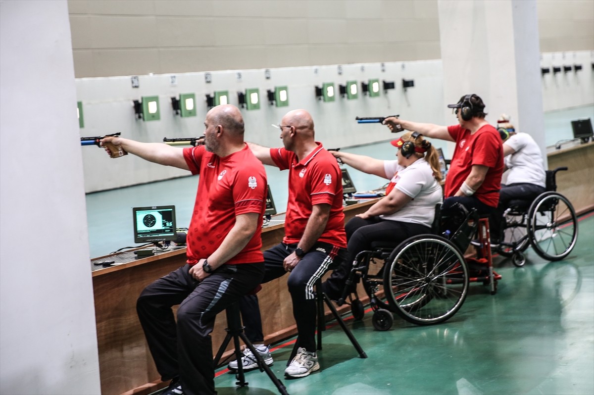 Fransa'da düzenlenecek Paris 2024 Paralimpik Oyunları'nda 8 sporcuyla mücadele edecek Para...