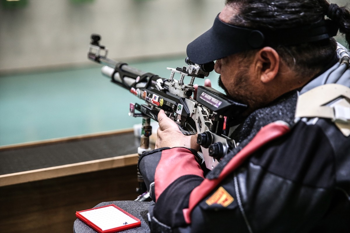 Fransa'da düzenlenecek Paris 2024 Paralimpik Oyunları'nda 8 sporcuyla mücadele edecek Para...