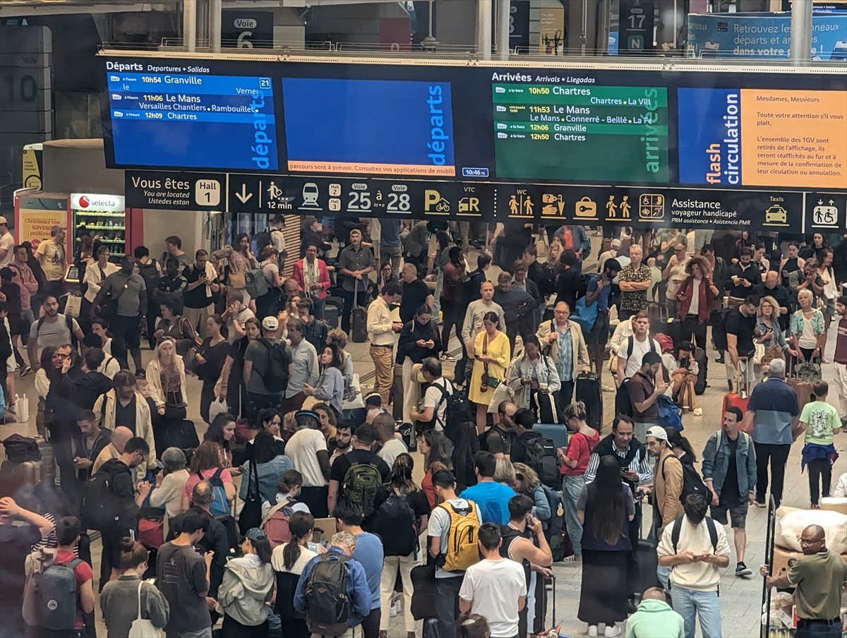 Fransa'da Paris 2024 Yaz Olimpiyat Oyunları'nın açılış töreninin birkaç saat öncesinde tren...