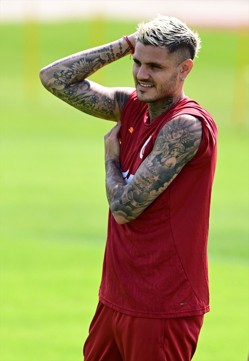 Galatasaray Futbol Takımı, yeni sezon hazırlıklarına Avusturya kampında yaptığı antrenmanla devam...