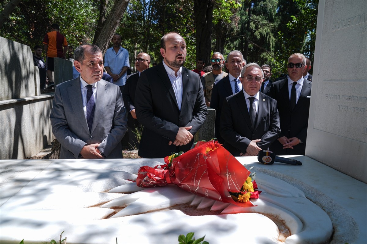 Galatasaray Spor Kulübünün kurucusu Ali Sami Yen, vefatının 73. yıl dönümünde Feriköy...